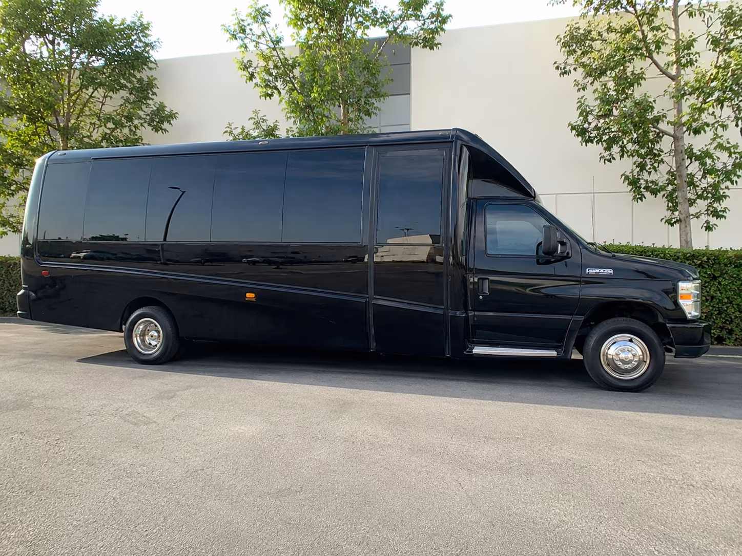 bus rentals for groups heading to outdoor amphitheater shows at thunder valley